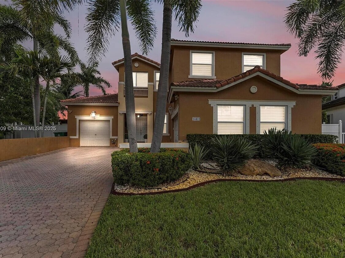 Primary Photo - 14401 SW 33rd Ct