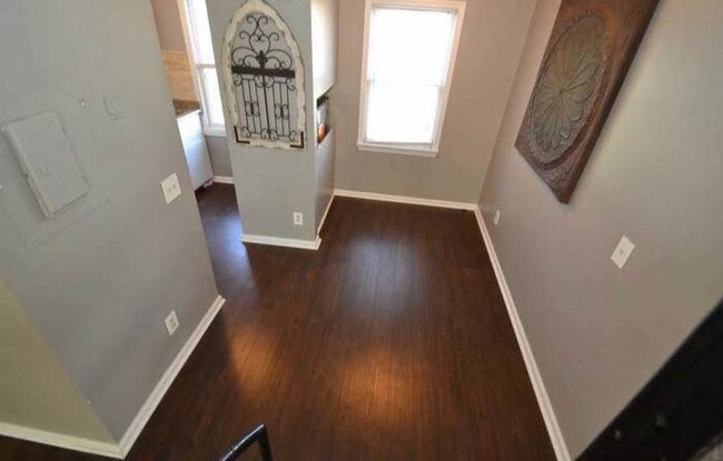 Foto del edificio - Wonderfully Renovated Downtown Condo