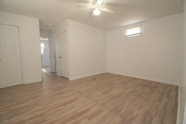 Building Photo - FIRST MONTH RENT FREE! 1 Bedroom 1 Bathroom - Prime Spring Lake Location!