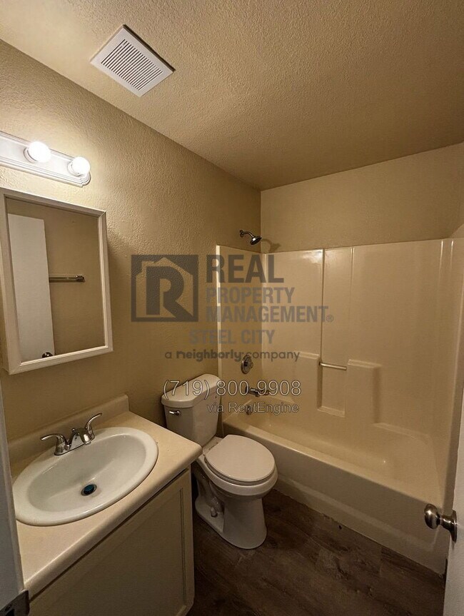 Foto del edificio - 1715 Oakshire Ln