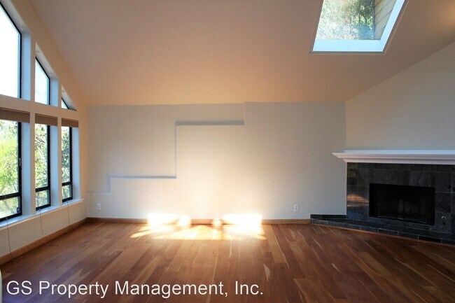 Building Photo - 4 br, 2.5 bath House - 640 Hillcrest Way