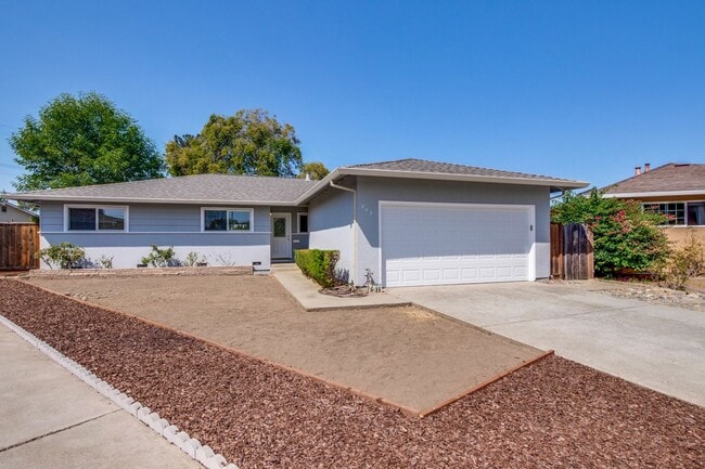 Building Photo - Beautiful Birdland Home on Quiet Cul-de-Sa...