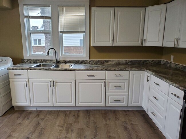 Foto del edificio - 496 Edwards Ave