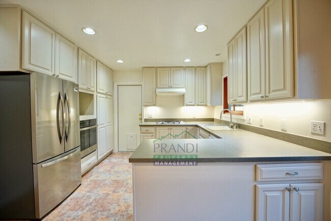 Foto del edificio - 75 Stasia Dr