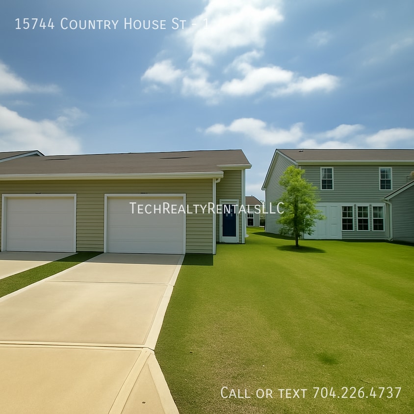 Building Photo - 15744 Country House St