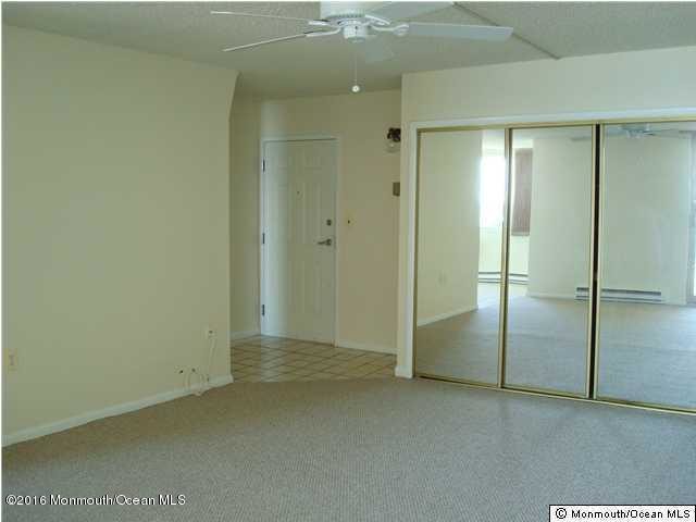 Building Photo - 1000 River Rd