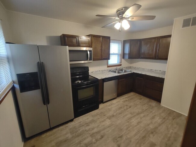 Building Photo - 3 br, 1 bath House - 1609 Eisenhower