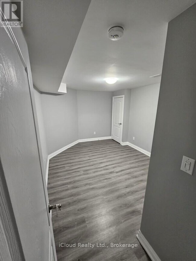 Building Photo - 62 Robertson Davies Dr