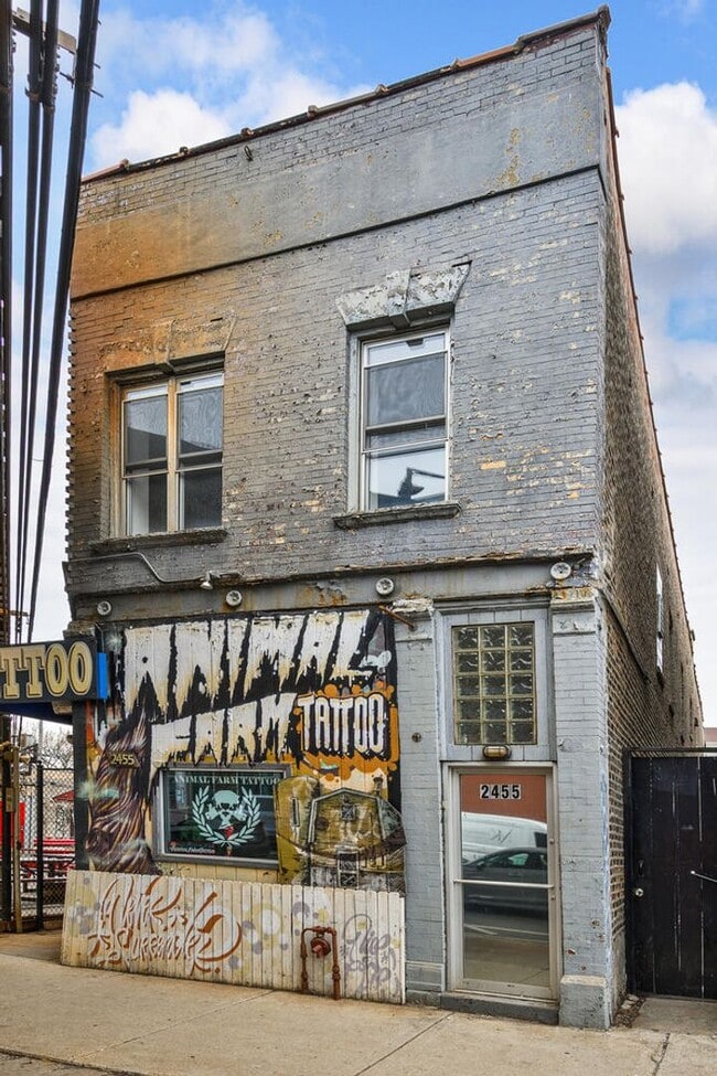 Building Photo - 2455 W Armitage Ave