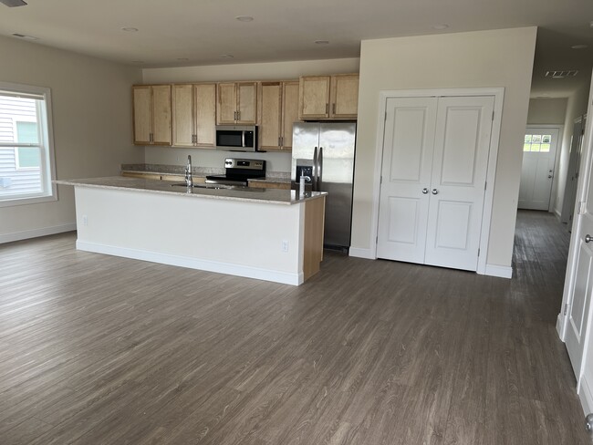 Building Photo - 06 Longbranch Dr