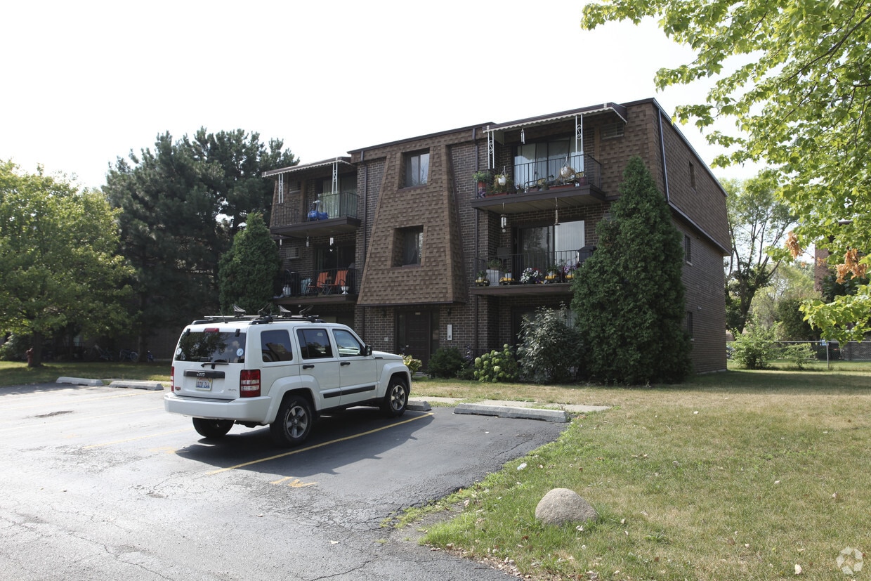 13739 S Lamon Ave, Crestwood, IL 60445 Apartments in Crestwood, IL