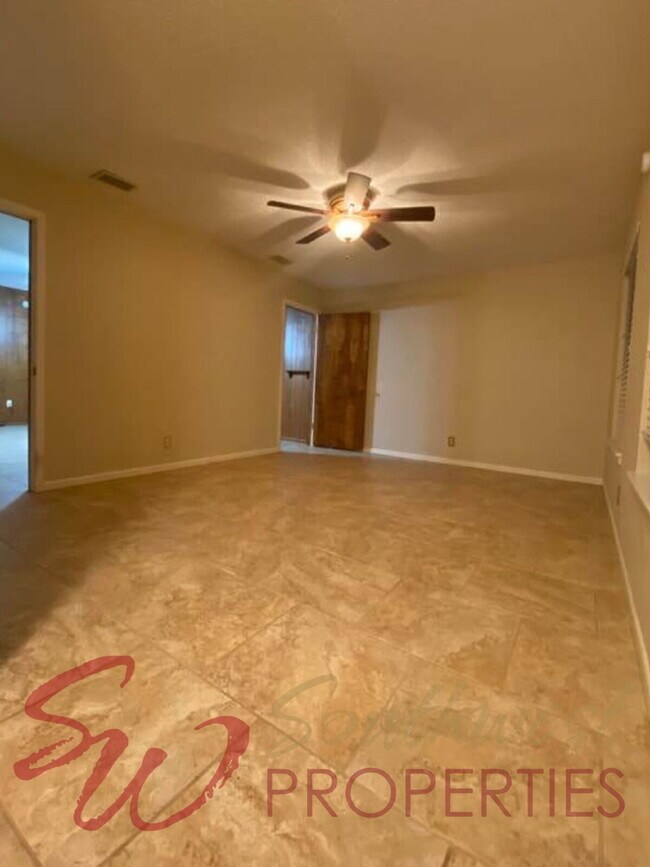 Building Photo - Spacious 3 Bedroom Brick Home in the Heart of Stephenville!