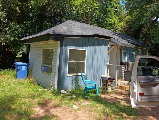 Foto del edificio - 104 Clairton Ct