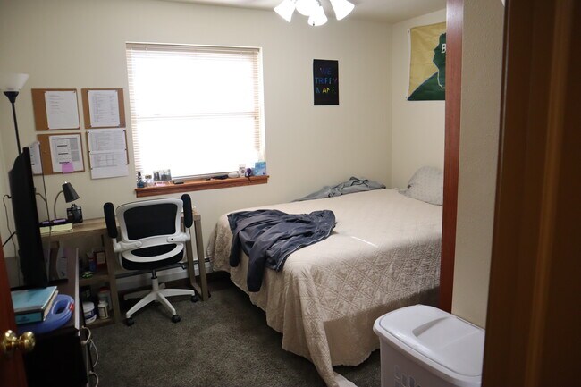 Dormitorio - 158 N Tratt St