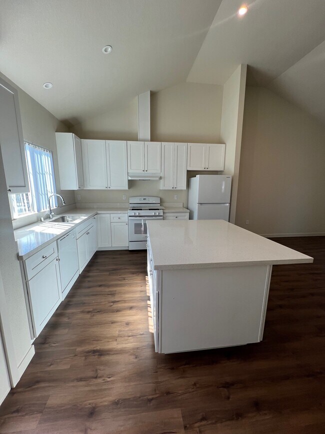 Foto del edificio - Kern Avenue Apartments