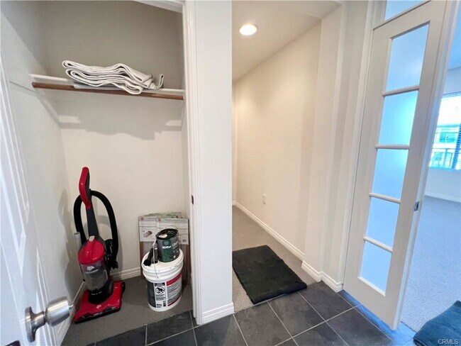 Building Photo - 6020 S Seabluff Dr