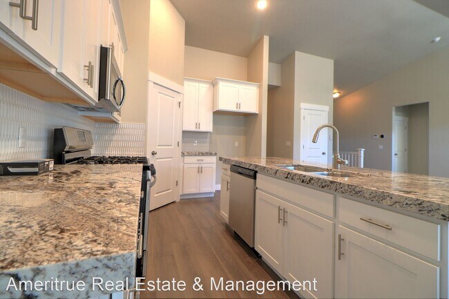 Building Photo - 2 br, 2 bath House - 57 W Hillside Dr