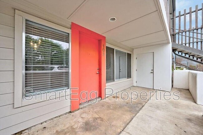 Building Photo - 2200 Dickson Dr