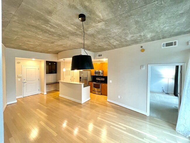 Foto del edificio - 950 W Peachtree St NW