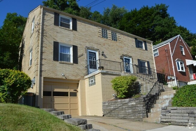 Welcome to 210 East Garden Road in Brentwood! - 210 E Garden Rd