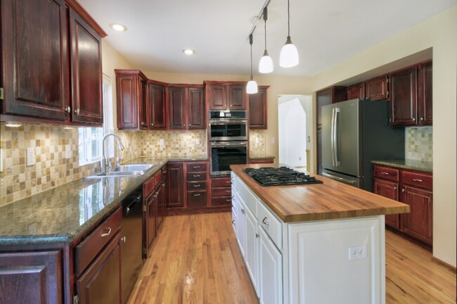 Foto del edificio - 5760 Daltry Ln