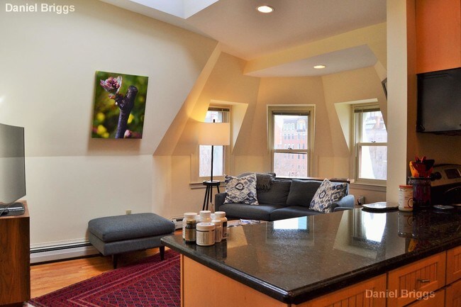 Building Photo - 195 Commonwealth Ave