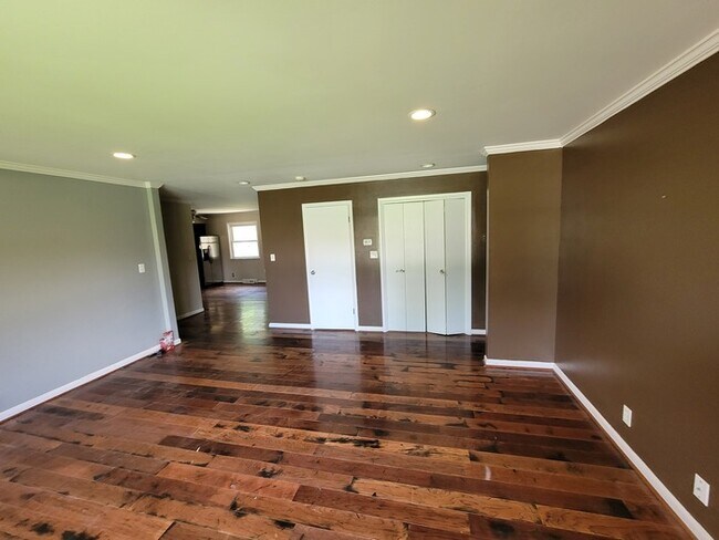 Foto del edificio - Spacious 3 bed 3 bath in Community Heights