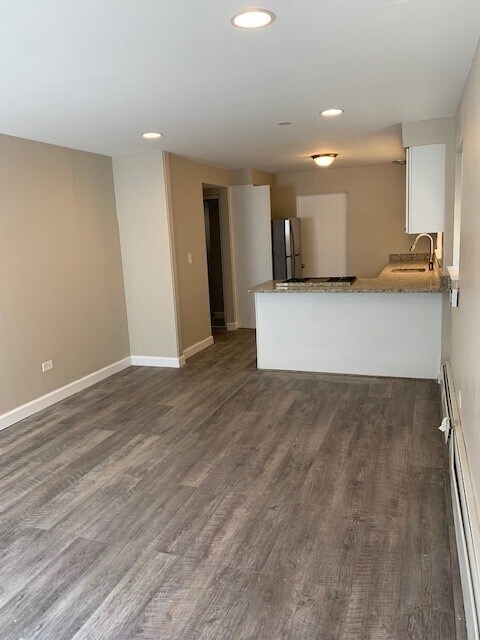 Building Photo - 6838 W Diversey Ave