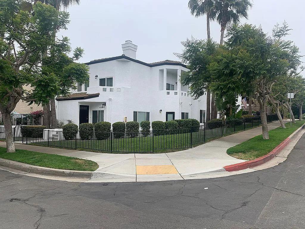 Foto principal - 4080 Promontory St