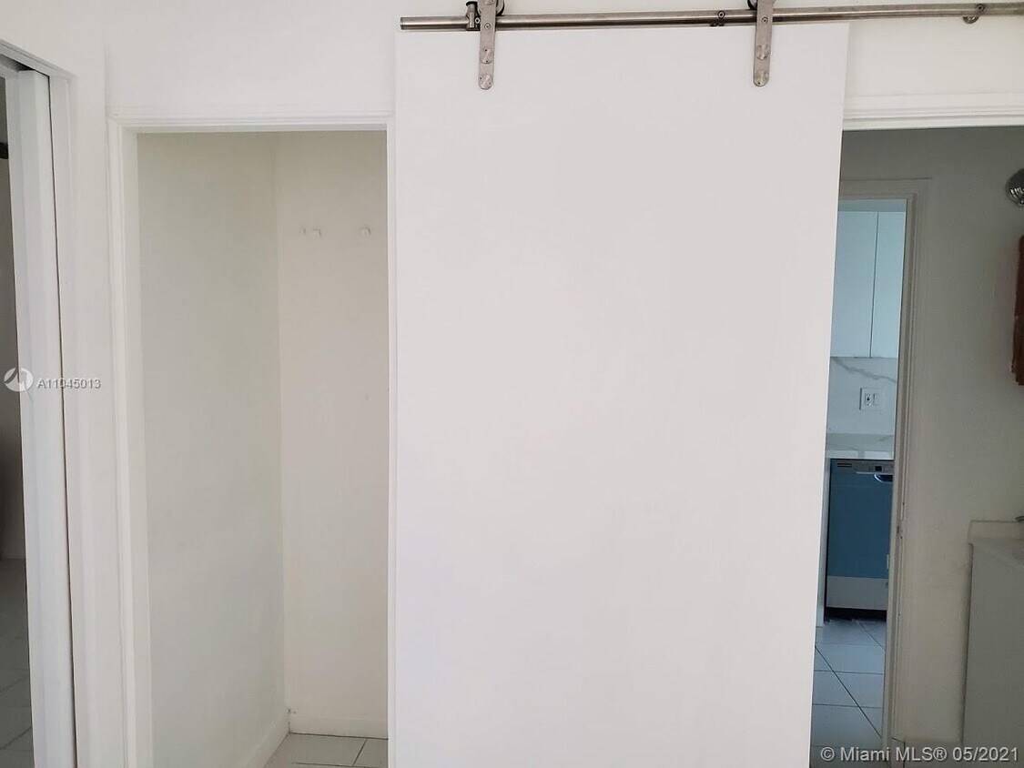 Foto del edificio - 311 S J St