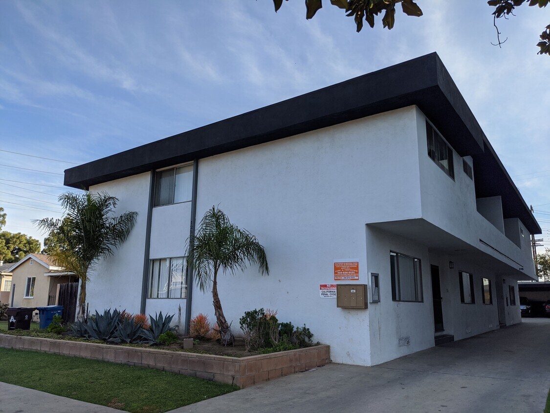 Primary Photo - 12512 Cranbrook Ave