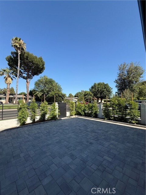 Foto del edificio - 8613 Oakdale Ave