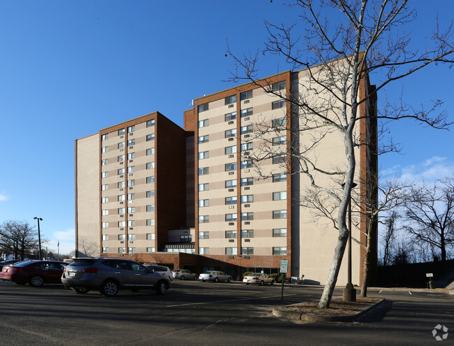 Foto del edificio - Hartford East Apartments