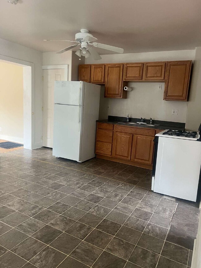 Building Photo - Cute 1 bedroom, 1 bath house close to downtown