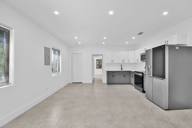 Building Photo - 1102 NW 103rd St