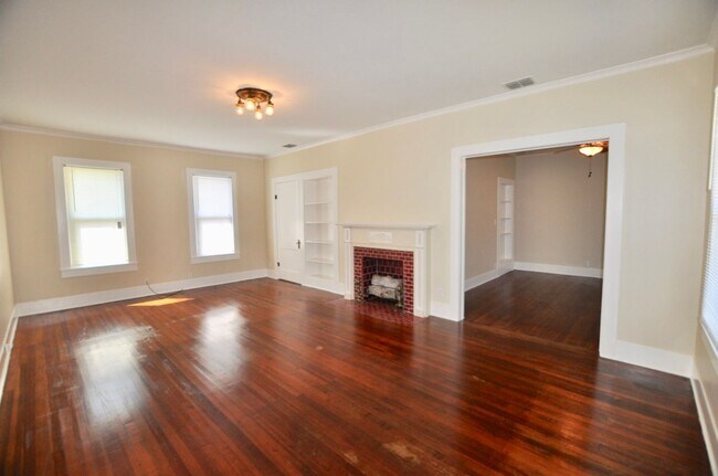 Foto del edificio - FOR LEASE! 3 BR - 1 BA - 1 Car Garage - 1,...