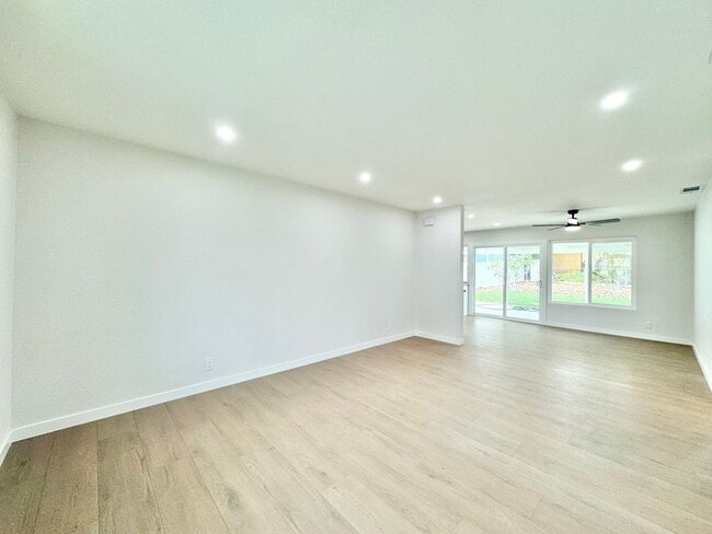 Building Photo - Beautiful 3Bd/1Ba located in Mira Mesa!