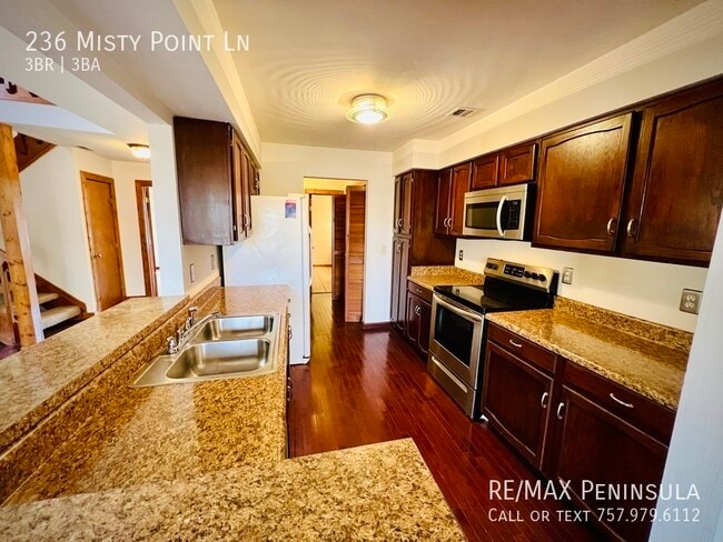 Building Photo - End Unit Condo 5min to Fort Eustis!