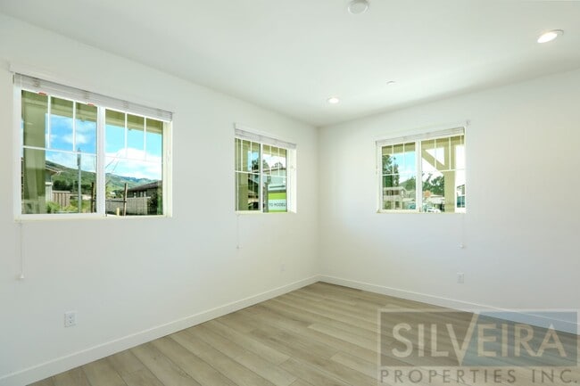 Building Photo - Incredible 3 bedroom home in SLO!