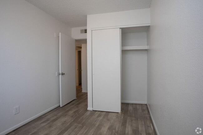 Foto del edificio - Mountain Lakes Apartments