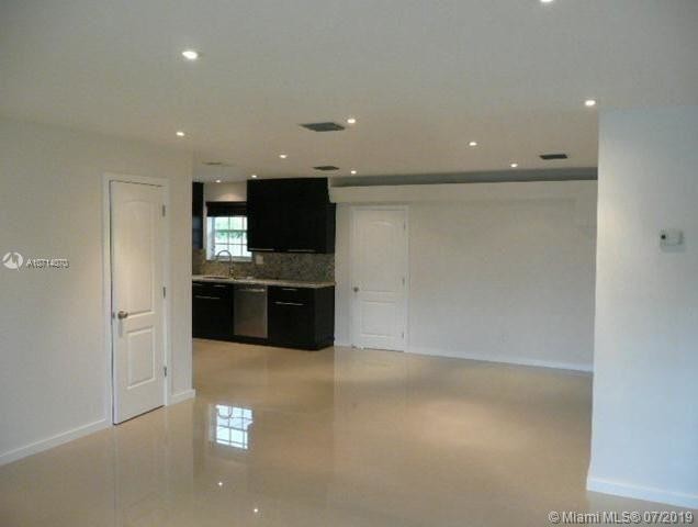 Building Photo - 611 N 31st Ct