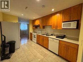 Building Photo - 7242 Braeside Dr