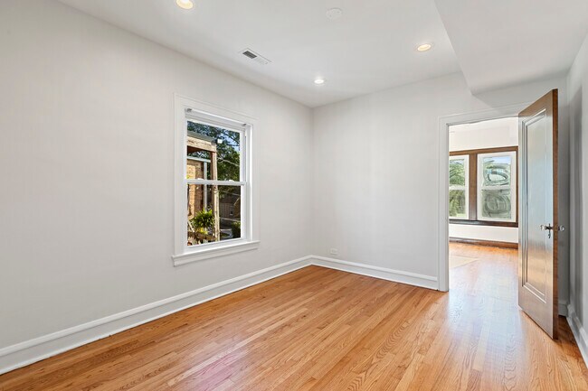 Foto del edificio - 5851 N Virginia Ave