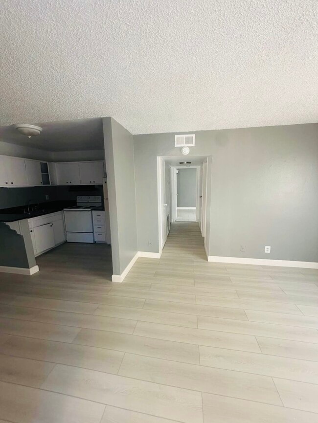 Kitchen - Pine Vista