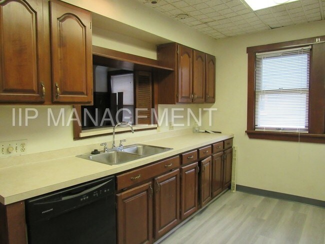 Building Photo - 2032 Hood Ave
