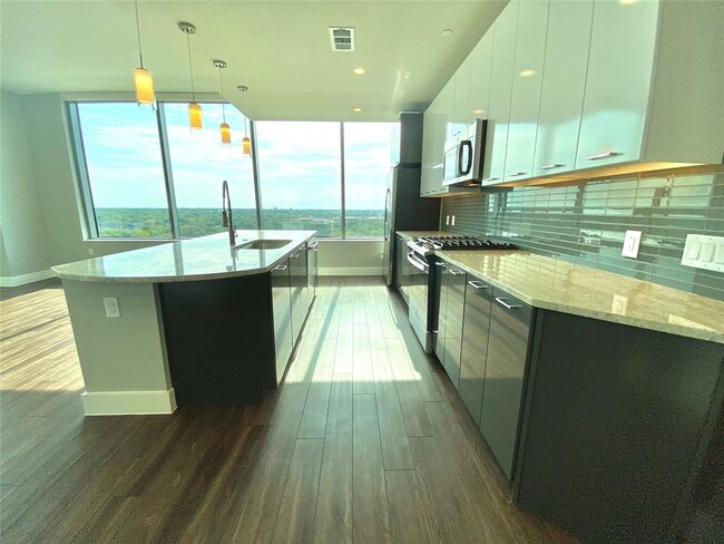 Foto del edificio - 3033 Oliver St