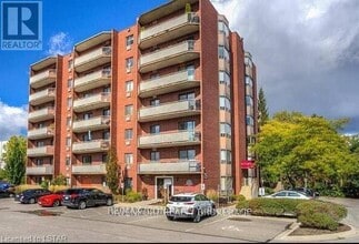 Building Photo - 75 Huxley St