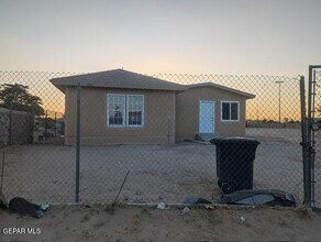 Building Photo - 14633 Valentin Dr