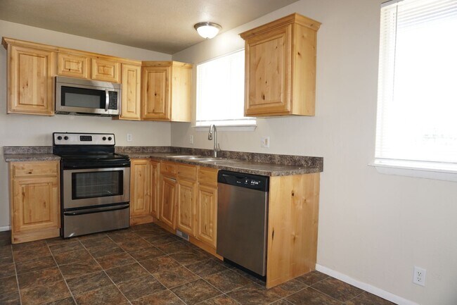 Foto del edificio - Updated West Valley City 5 bedroom Family Home