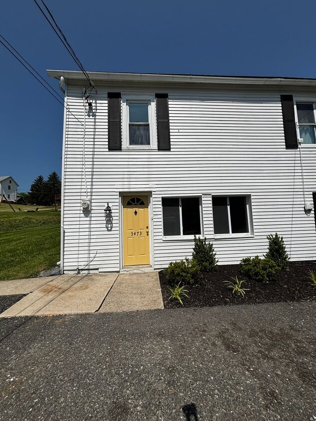 Primary Photo - Newly remodeled 3+ bedroom